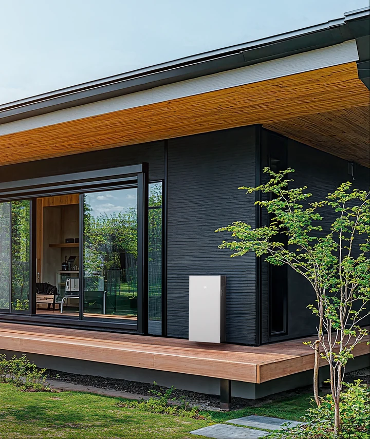 住宅の外壁に設置されたPowerwall 3