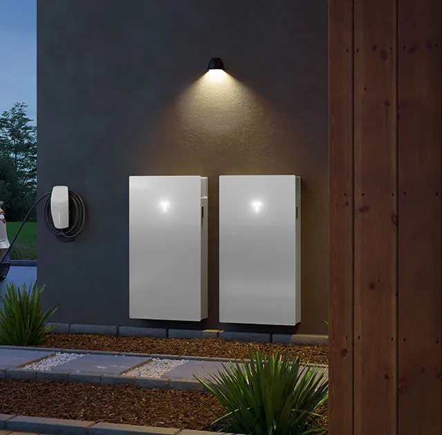 住宅の壁面に設置されたPowerwall 3